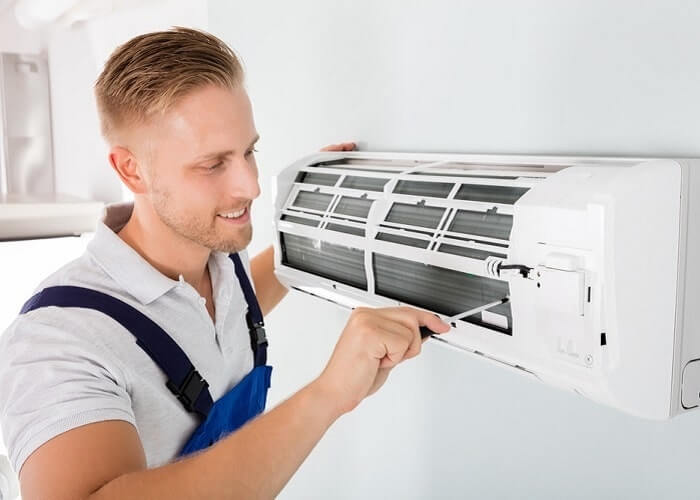 Klima Kötü Koku Üflüyorsa Nedeni Sandığınızdan Daha Basit Olabilir